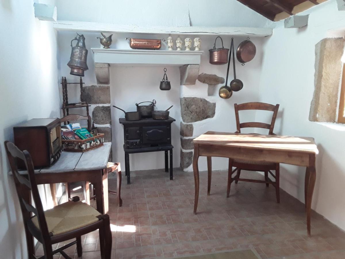 La Belle Ame Bed & Breakfast Saint-Priest-des-Champs Ngoại thất bức ảnh