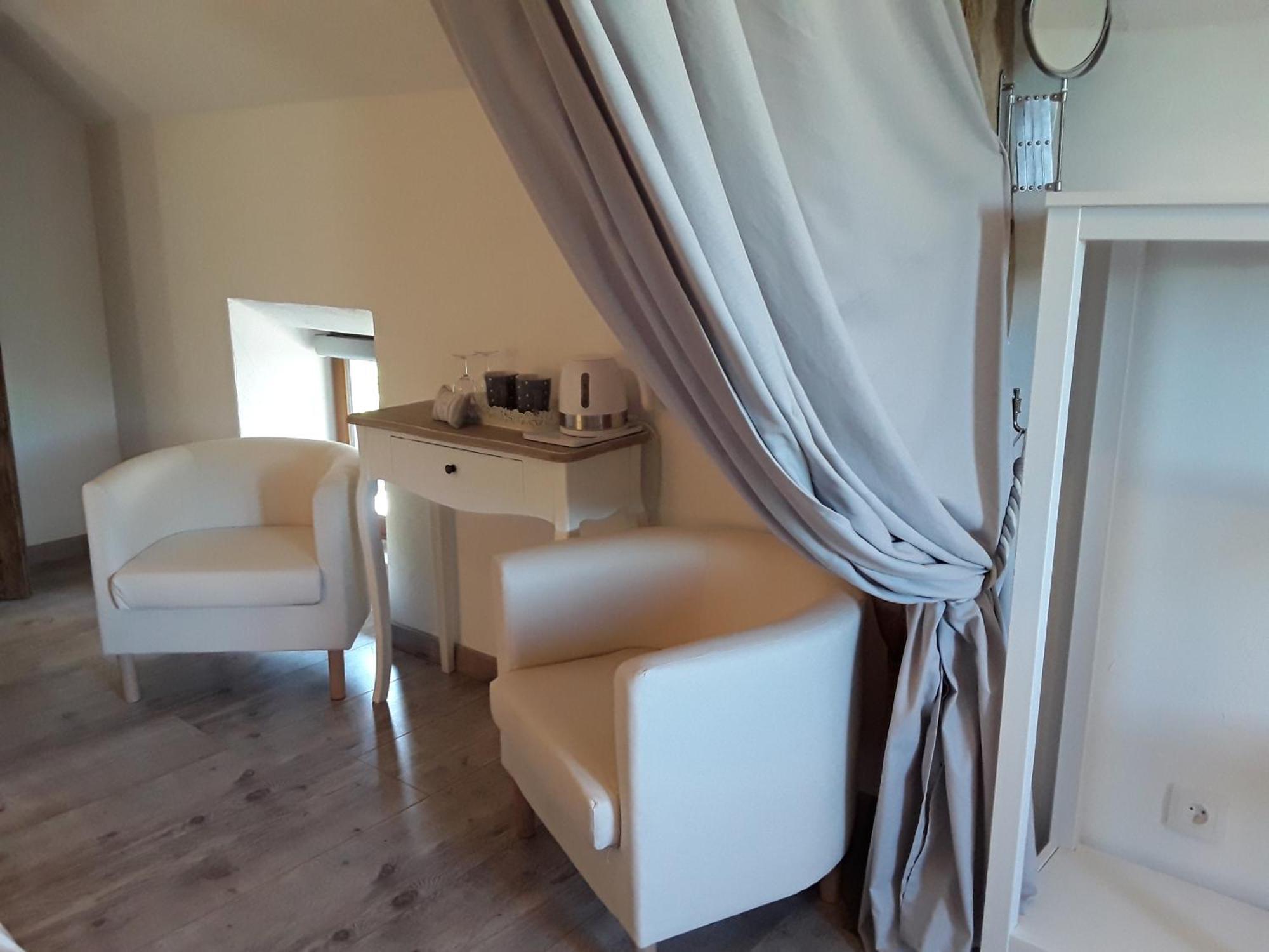 La Belle Ame Bed & Breakfast Saint-Priest-des-Champs Phòng bức ảnh